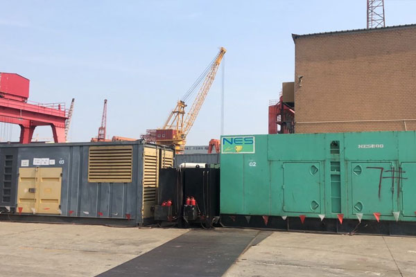 城东发电机出租空气滤清器的清洁频率是多少？